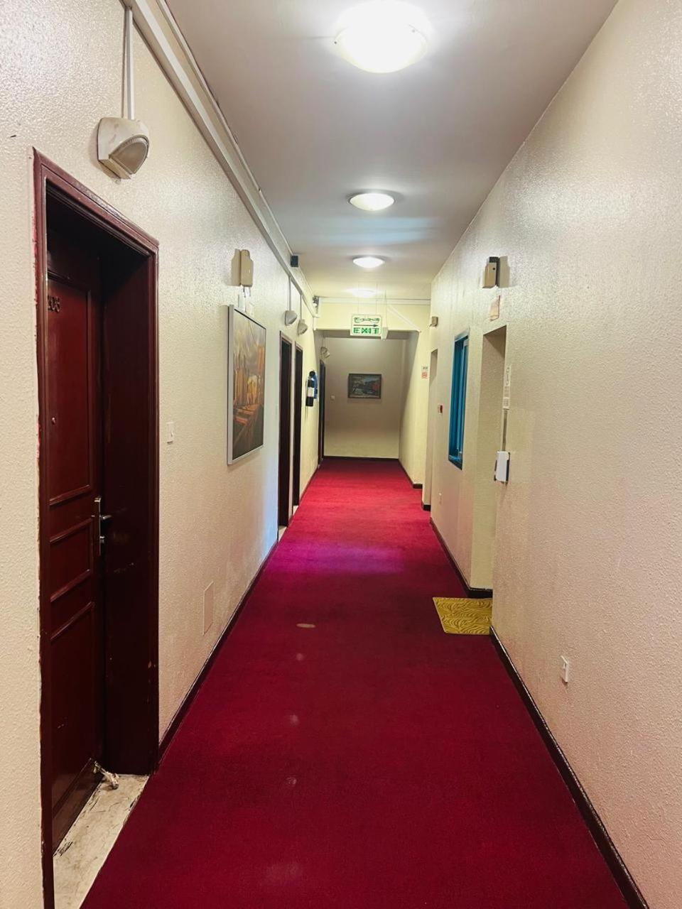 Parasol Hotel Dubaï Extérieur photo